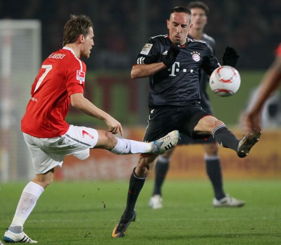 众留下了深 众留下了深